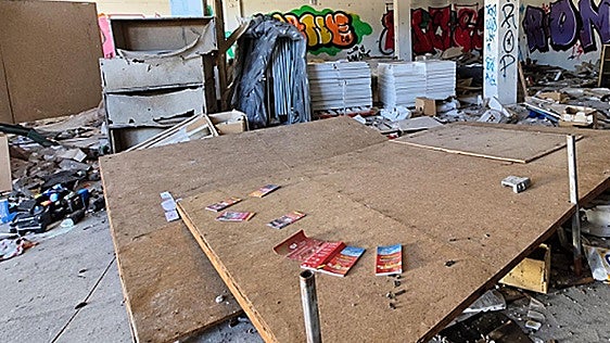 «Destrozado y olvidado»: el parque temático de la lana de Burgos que se ha convertido en un centro de escombros y pintadas