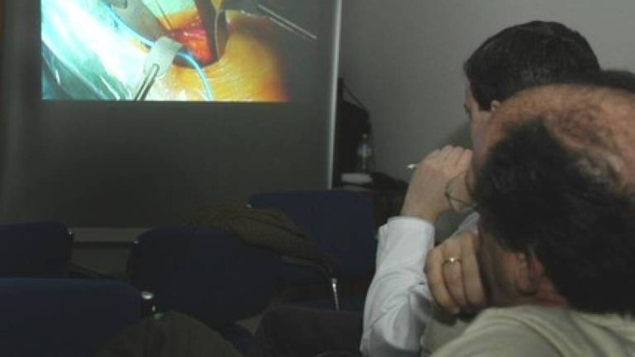 Hospital Servet Zaragoza implanta nuevo modelo prótesis lumbar