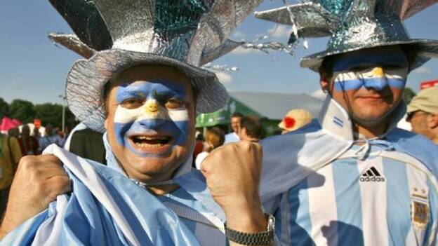 Numerosos argentinos se endeudan para presenciar el Holanda-Argentina