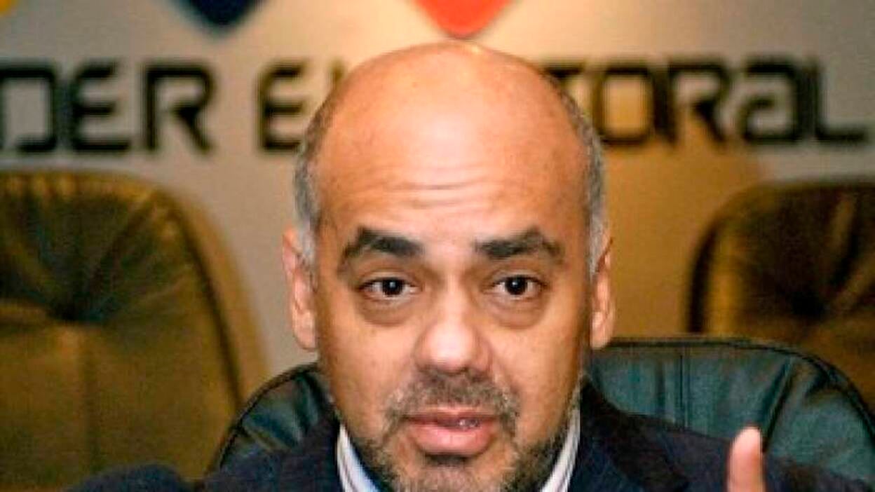 Hugo Chávez nombra a su hermano ministro de Educación