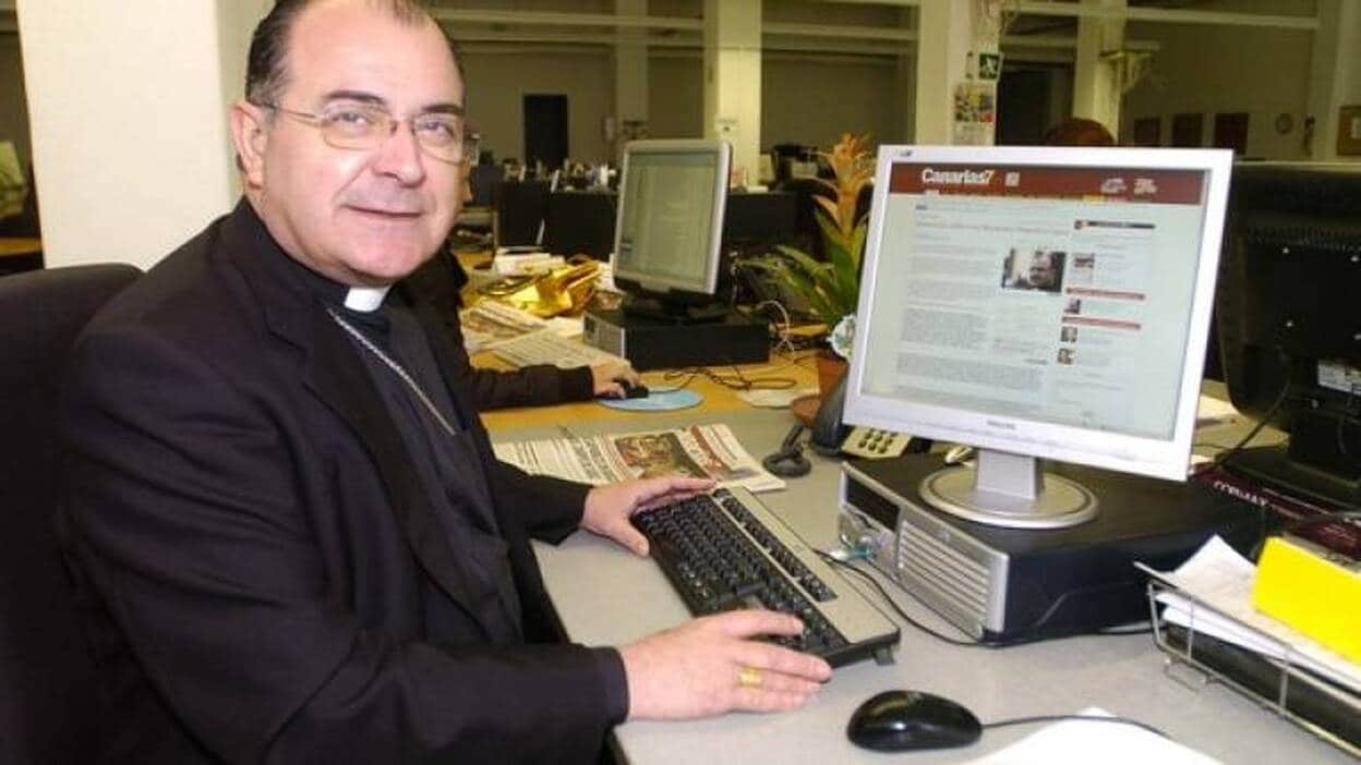 Monseñor Francisco Cases: "No es posible que la Iglesia esté al margen de la política"
