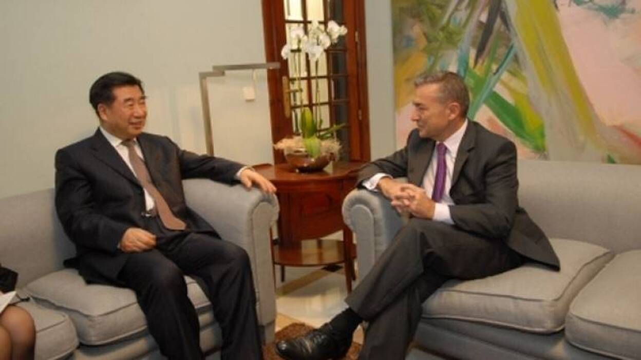 Rivero: "Canarias ofrece seguridad e incentivos fiscales a China"