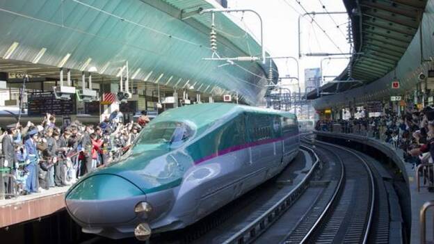 Verde, rosa y blanco para el nuevo tren bala japonés, el Hayabusa