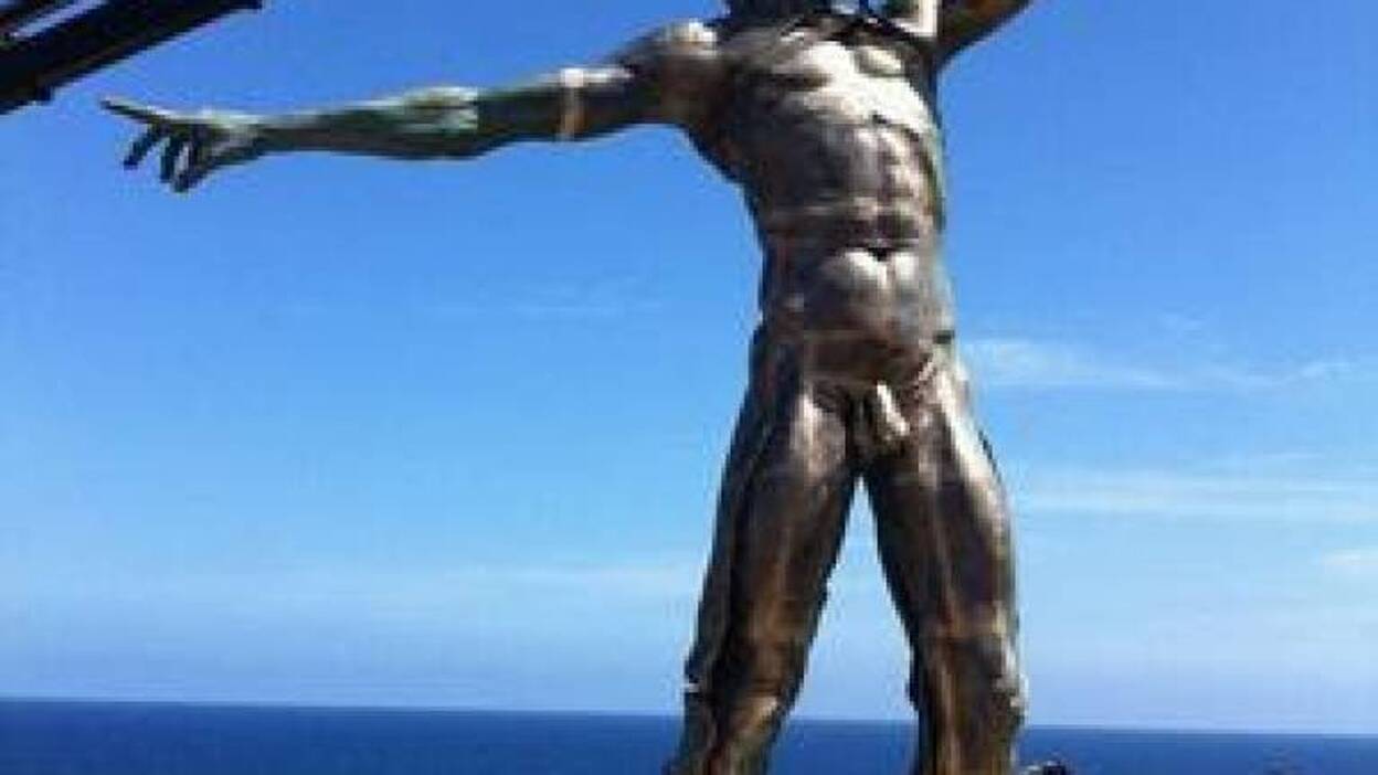 El tritón de La Laja ya está en pie