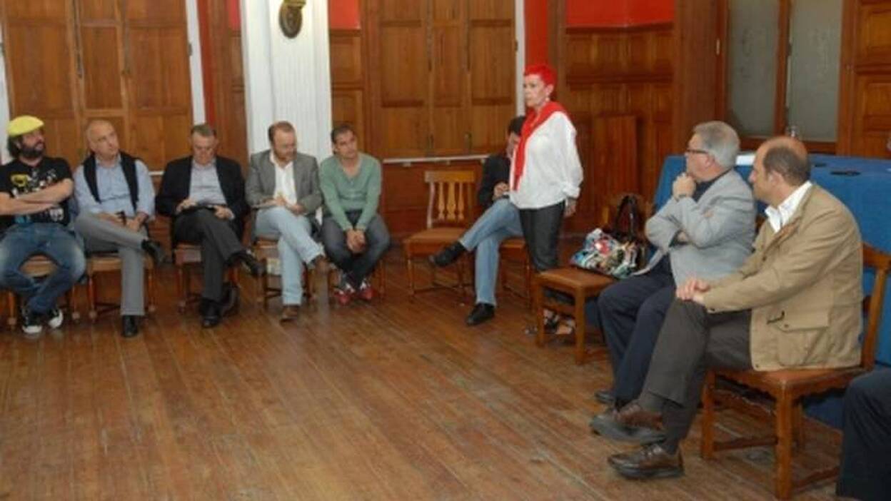 Juan José Cardona, se reúne con representantes del mundo cultural