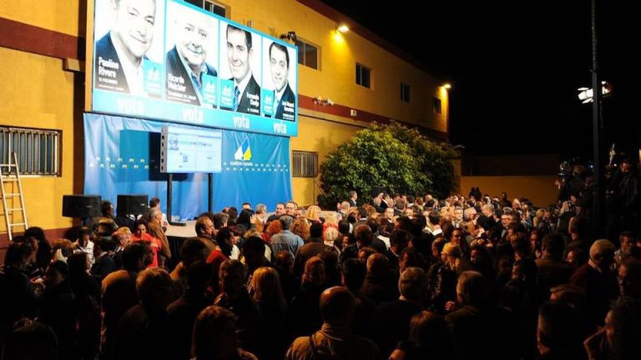 Pegada de carteles de CC en Tenerife