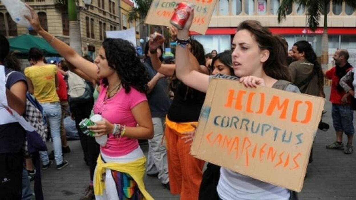 Los indignados abandonan voluntariamente el campamento en Tenerife