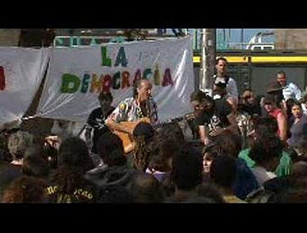Los acampados del 15M siguen en San Telmo