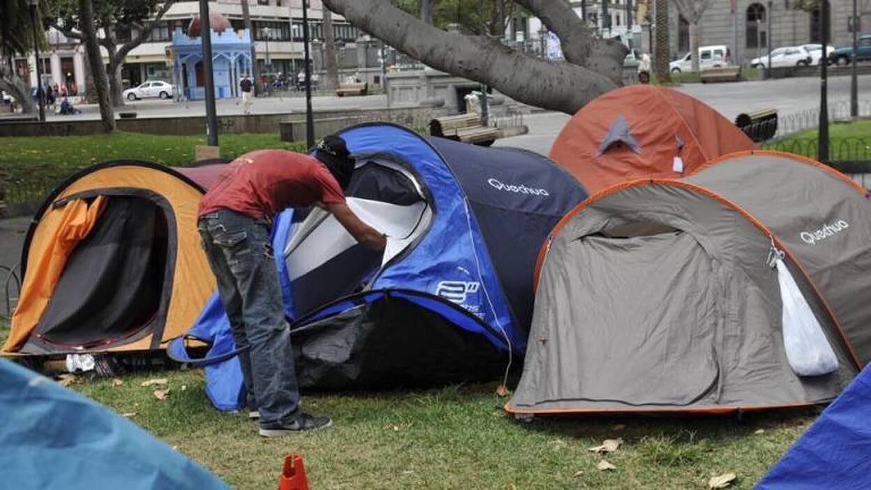 Decenas de indignados siguen en San Telmo