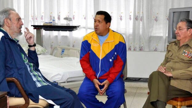 Fidel y Raúl Castro visitaron a Chávez que continúa su recuperación en Cuba