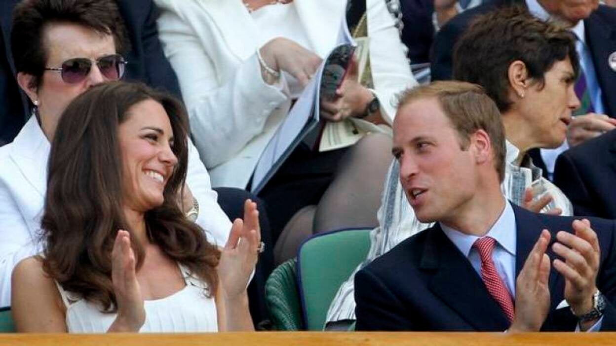 El Príncipe Guillermo y su esposa Catalina disfrutan en la Central de Wimbledon