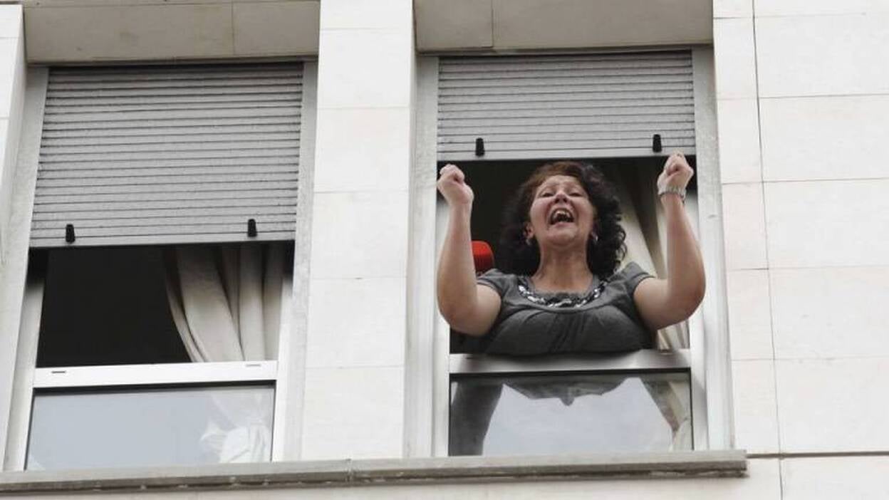 Los 'indignados' evitan un desahucio