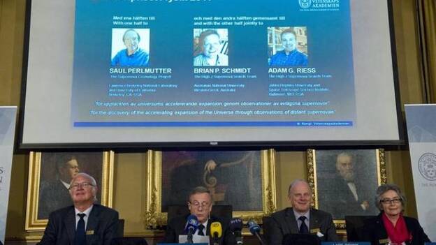 El Nobel de Física 2011 va para los estadounidenses Perlmutter, Schmidt y Riess ganan el Nobel de Física 2011