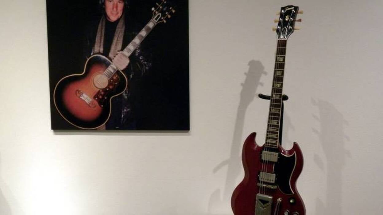 Richar Gere subasta sus guitarras