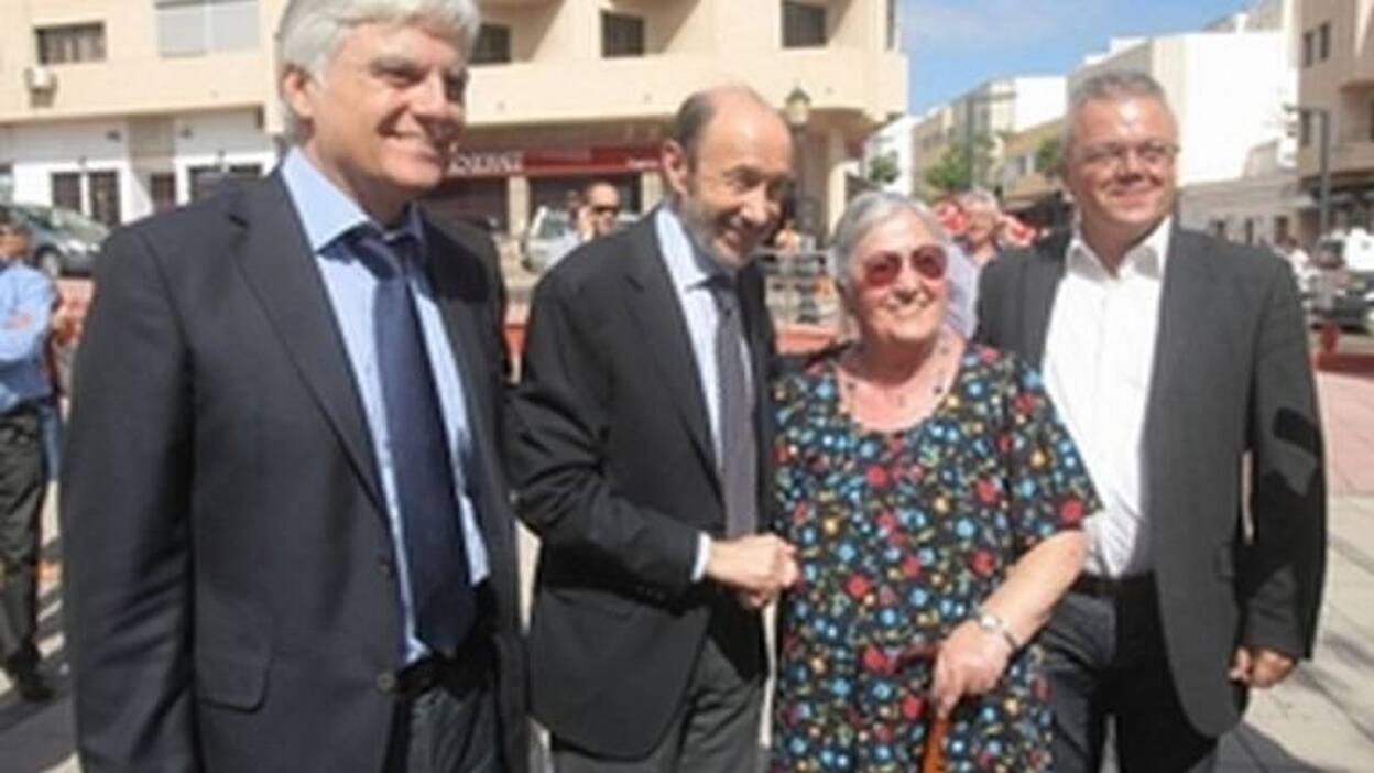 Rubalcaba: «Nos jugamos el estado social»