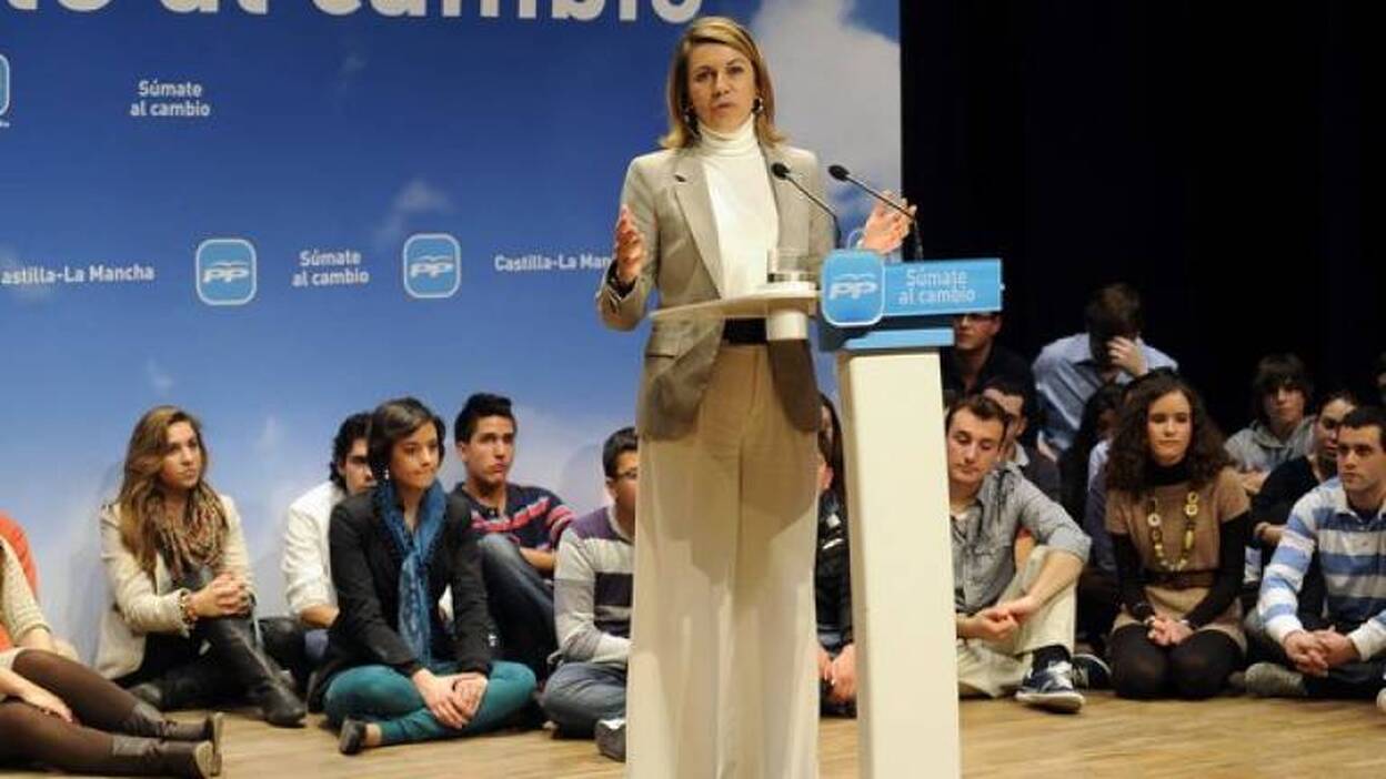 Cospedal augura protestas "cuando Rajoy diga lo que hay que hacer"