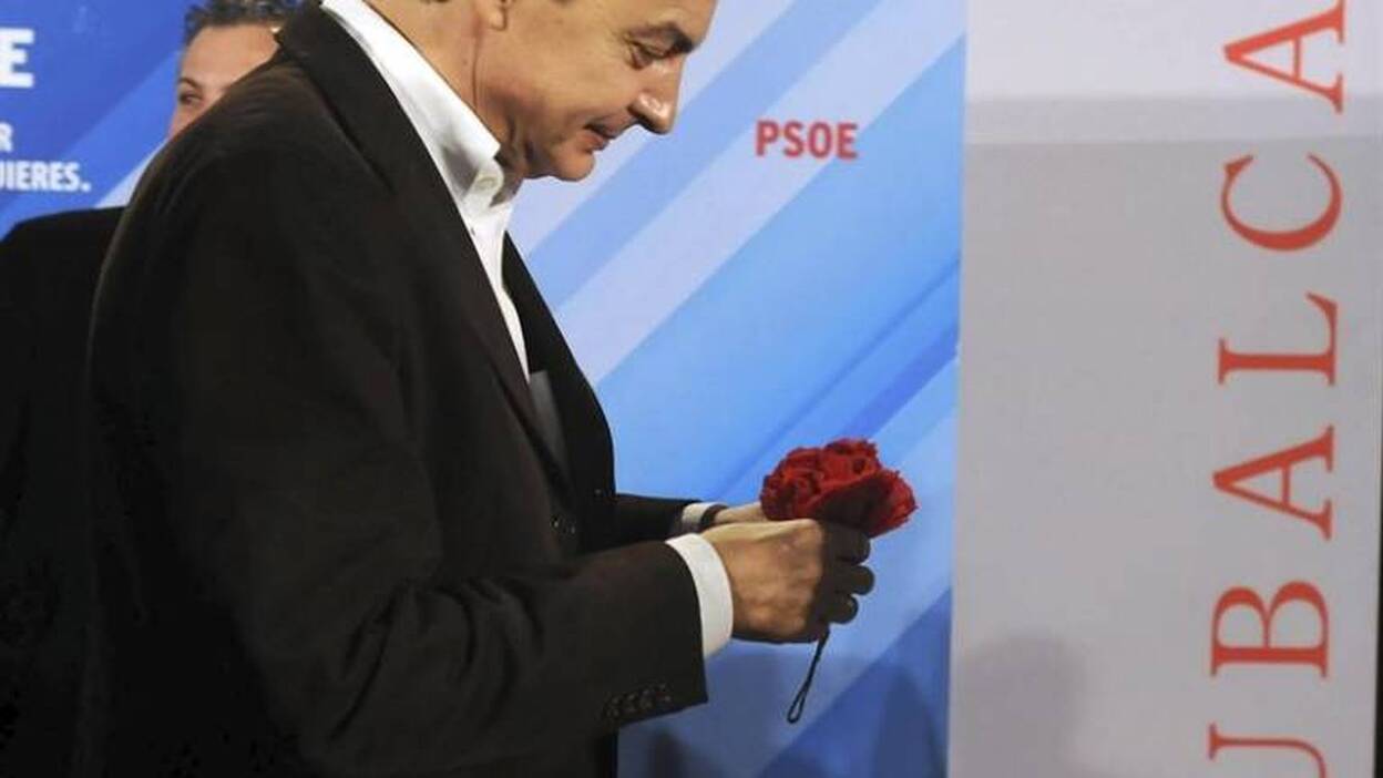Zapatero, un adiós con talante, la sonrisa de siempre y la cabeza alta