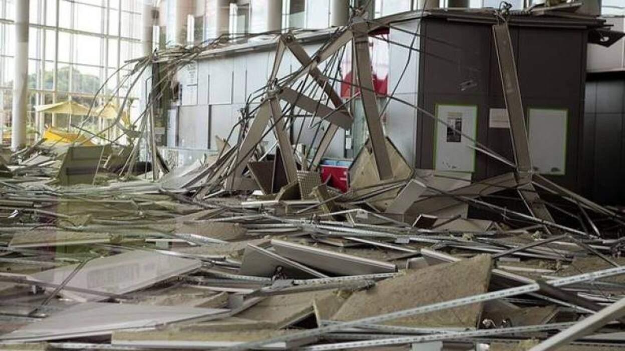 El falso techo del intercambiador de Santa Cruz se derrumba al completo