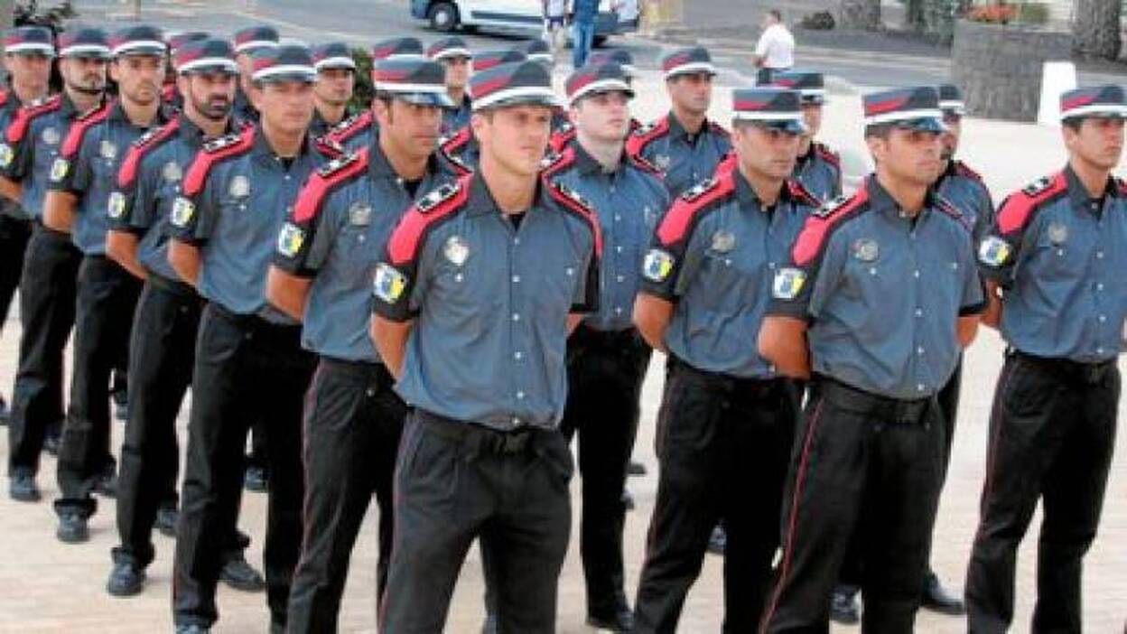 Martín: «La Policía Canaria morirá en mayo de 2012»