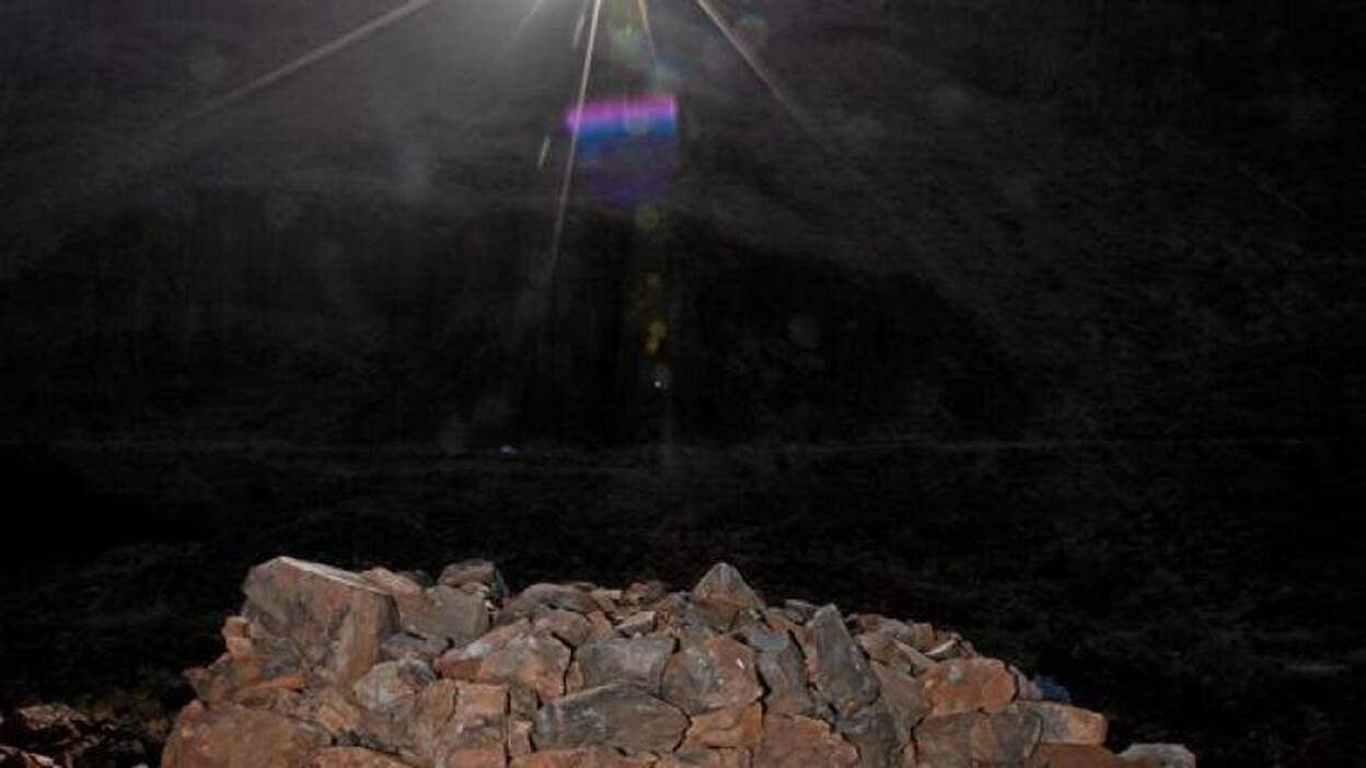 Y el rayo iluminó la tumba del rey