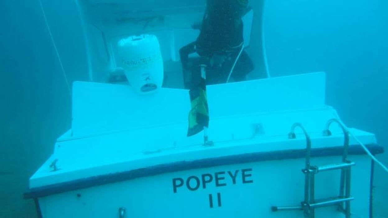 Reanudan por quinto día la búsqueda de los ocupantes del barco hundido