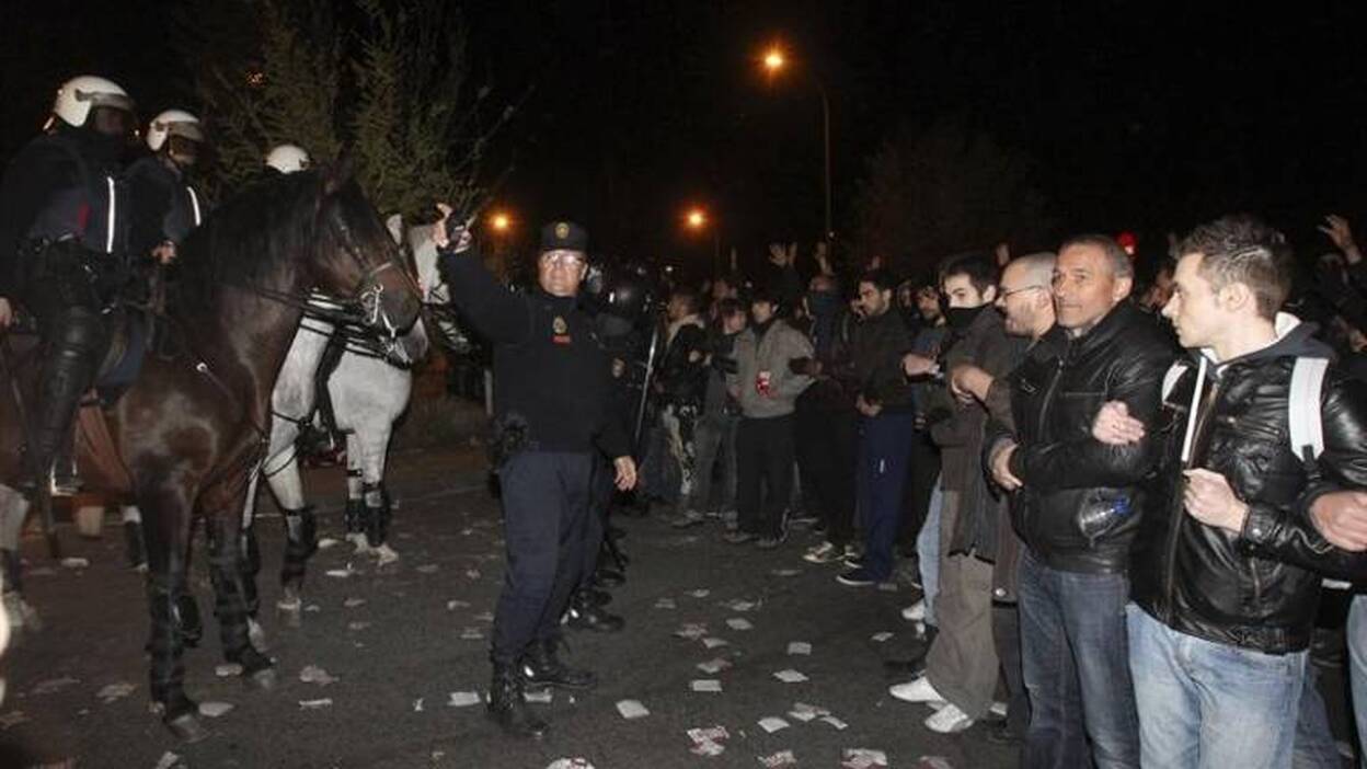 La huelga empieza con incidentes aislados, varios heridos y 58 detenidos