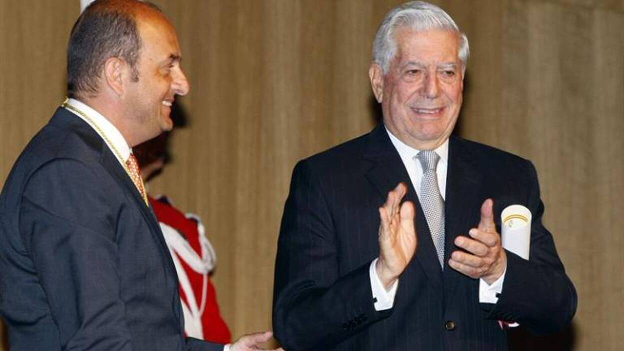 Vargas Llosa ejerce como hijo adoptivo de Las Palmas de Gran Canaria