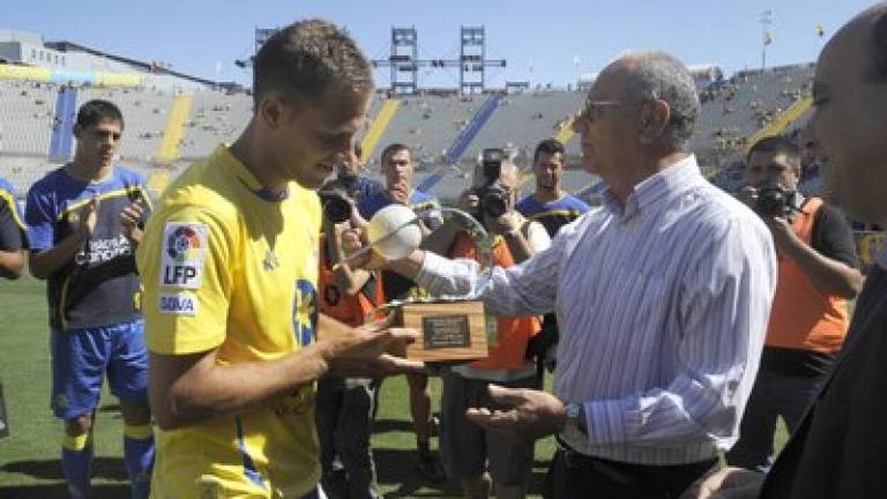 Tributo y ovación para Javi Castellano
