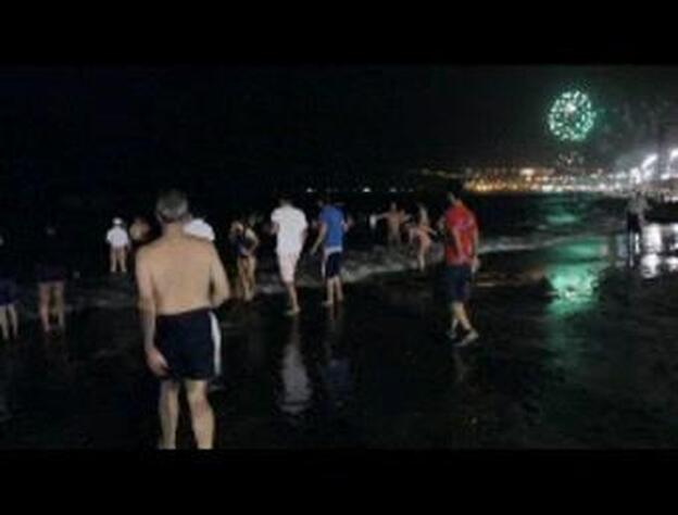 Celebración de la noche de San Juan en Las Canteras
