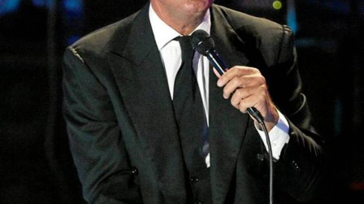 Julio Iglesias: "Si me animo cantaré una folía"