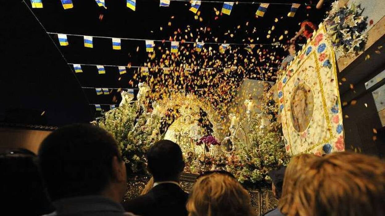 Rosario de la aurora por la festividad del Carmen