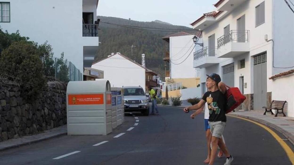 Estabilizado el foco del incendio de Tenerife que se acercaba a Vilaflor