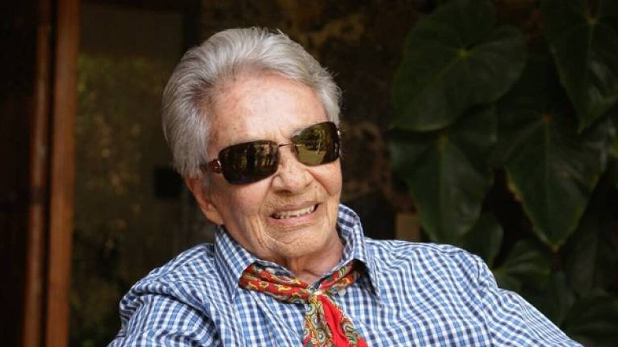 Chavela Vargas va de camino a México, recuperada, "feliz" y "guapísima"