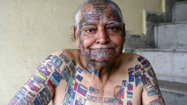 Guinness Rishi, el hombre de las 500 banderas tatuadas