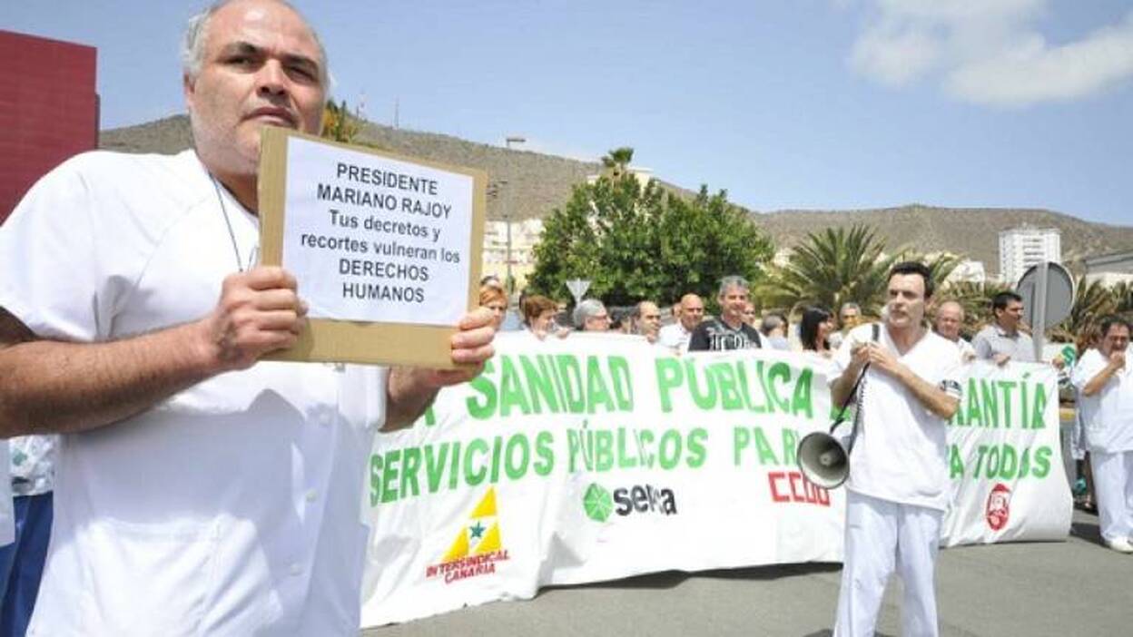 Los sindicatos denuncian el cierre de 56 camas del Materno-Insular