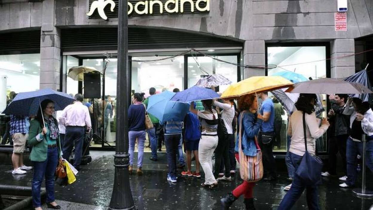 Banana estrena su mayor tienda en Triana