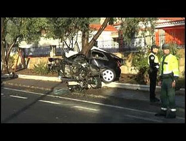 Herido tras empotrarse su coche contra un árbol