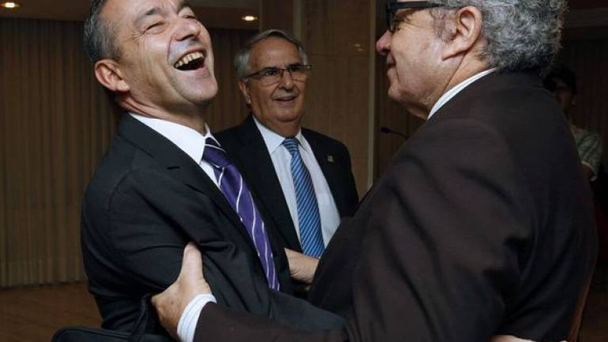 Rivero: "Presupuestos de 2013 darán prioridad a la contratación de canarios"