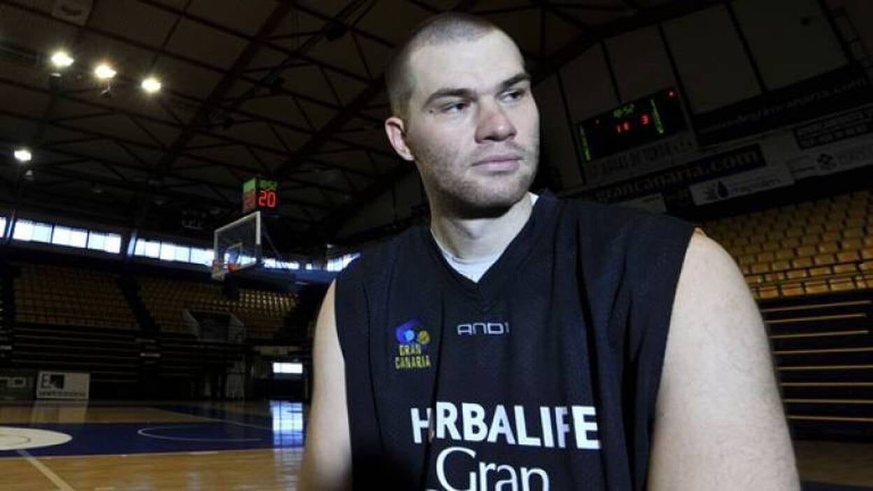 Slokar, el pívot del rostro adusto