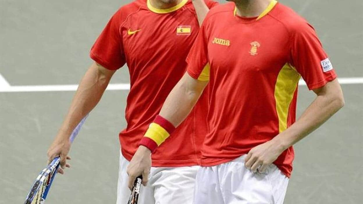 Stepanek y Berdych vencen a López y Granollers