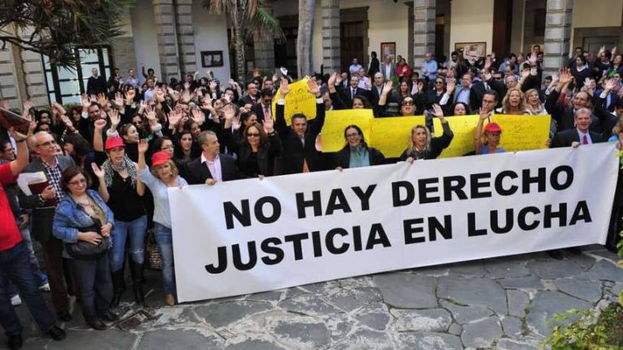 Jueces y fiscales protestan en la capital grancanaria