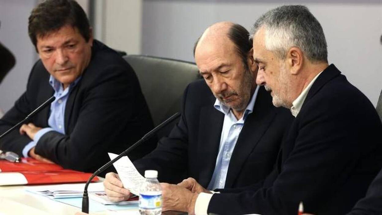 Rubalcaba aisla a Gómez y antepone el proyecto político a las primarias