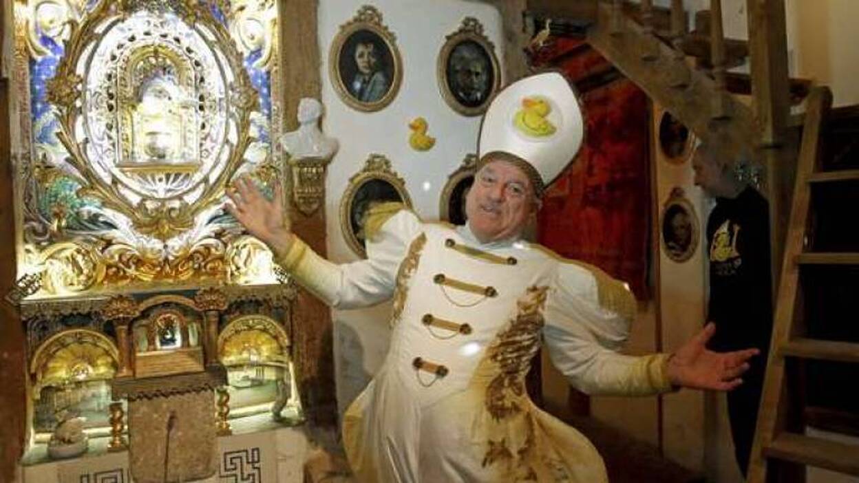 Leo Bassi presenta su iglesia patólica