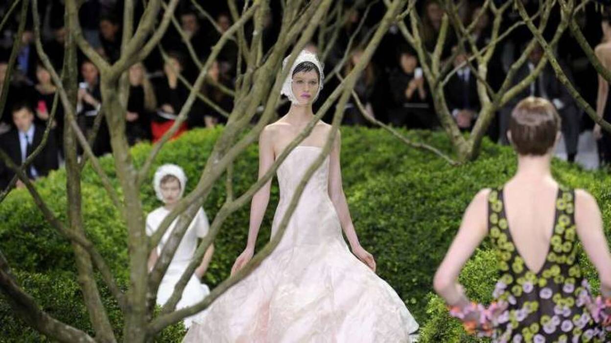 Dior impulsa la Alta Costura en París