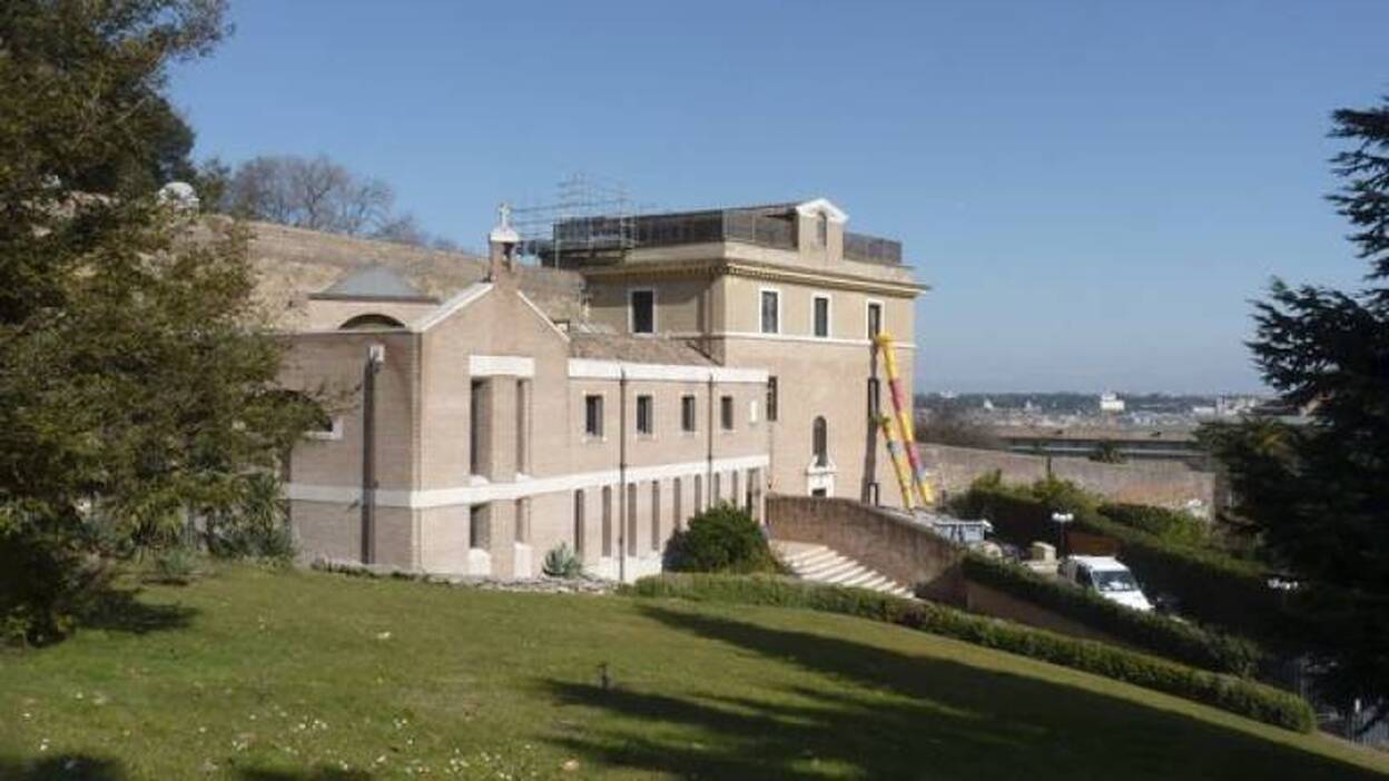 La salida del papa del Vaticano, un acontecimiento mediático