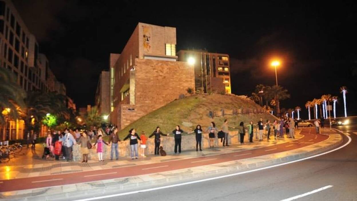 El recurso de la Biblioteca apuesta por indemnizar a los vecinos