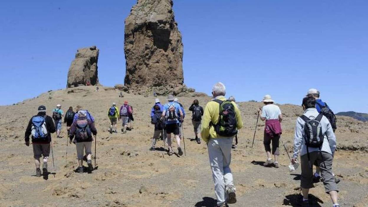Al Roque Nublo, mejor caminando