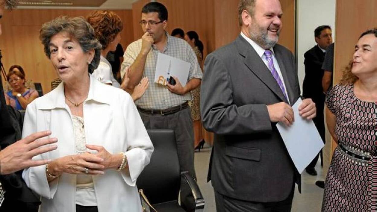 Sanidad no se plantea jubilar a médicos de la universidad