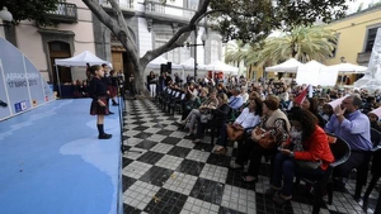 El Maratón de Cuentos 'Abracadabra' reúne en Vegueta a 7.000 personas