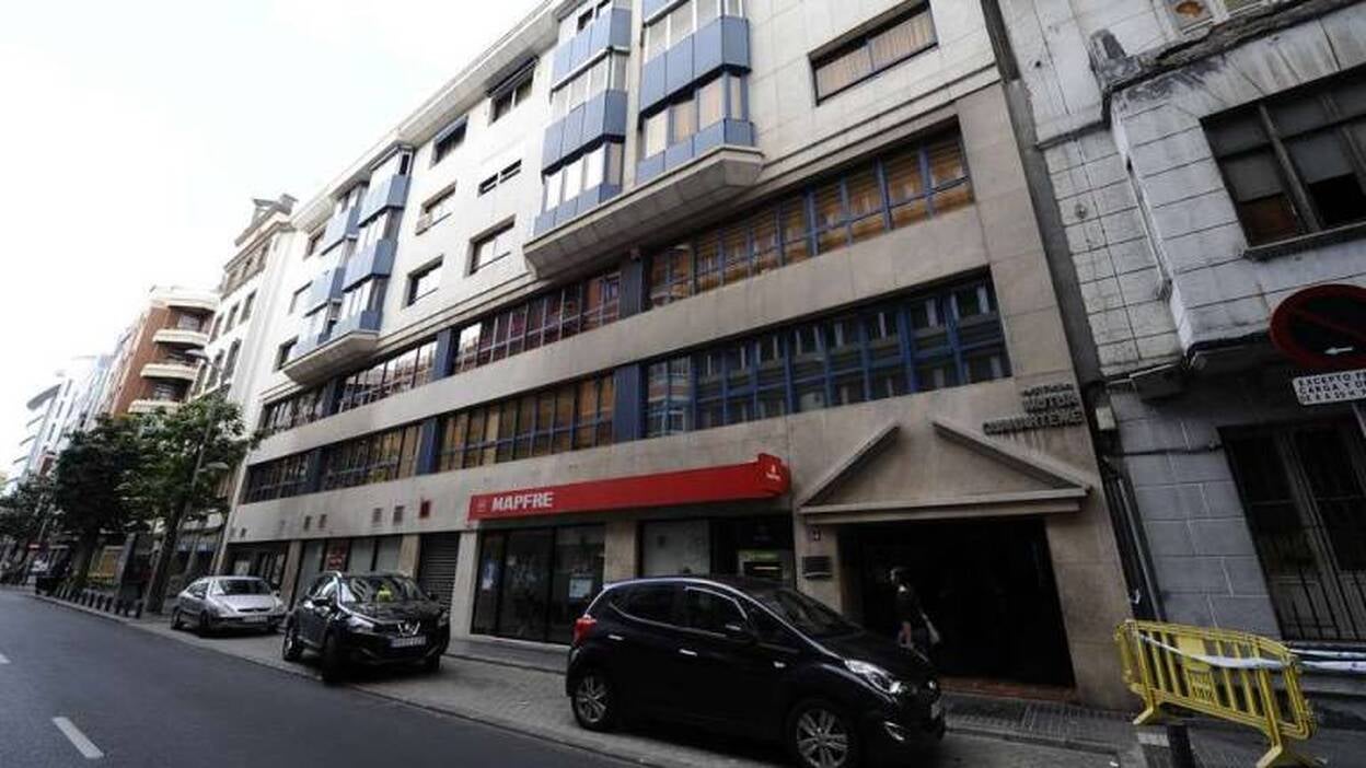 Una juez encausa a 5 mujeres por asaltar la patronal el 8-M